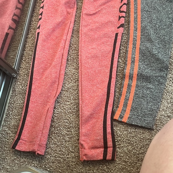 2 pairs of leggings with matching racer back tank - Picture 6 of 8